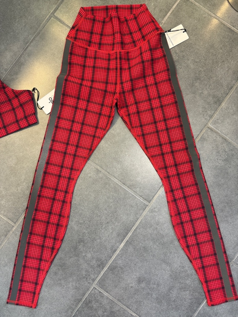 New! ALO YOGA Scarlet Plaid Print RARE! XS Leggings + Med Bra Top SOLD AS A SET - Picture 12 of 15